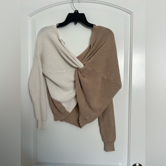 Superdown Womens Trish Knot Sweater in Beige & White size small Knit Cozy - Picture 5 of 11